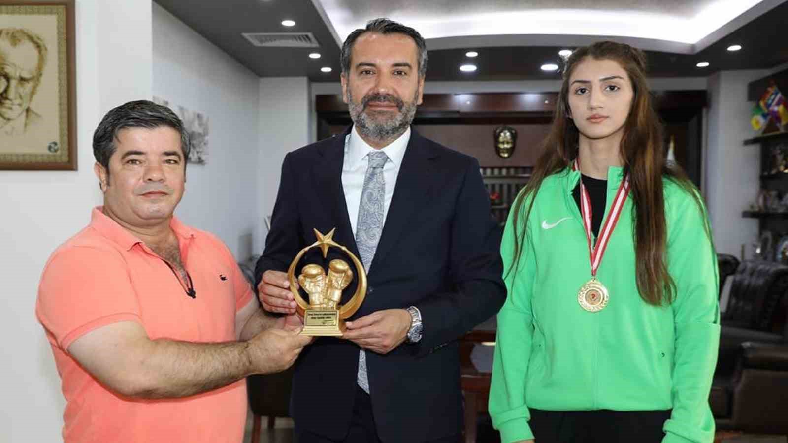 ANTRENÖR CEMİL DÖNDÜ (SOLDA), ŞAHİN ŞERİFOĞULLARI ELAZIĞ BELEDİYE BAŞKANI VE