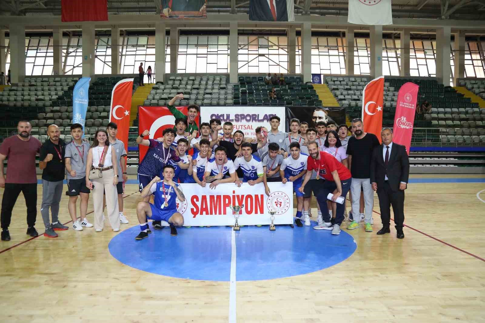 MUĞLA (İHA) - MUĞLA'NIN EV SAHİPLİĞİNDE GERÇEKLEŞTİRİLEN OKUL SPORLARI FUTSAL