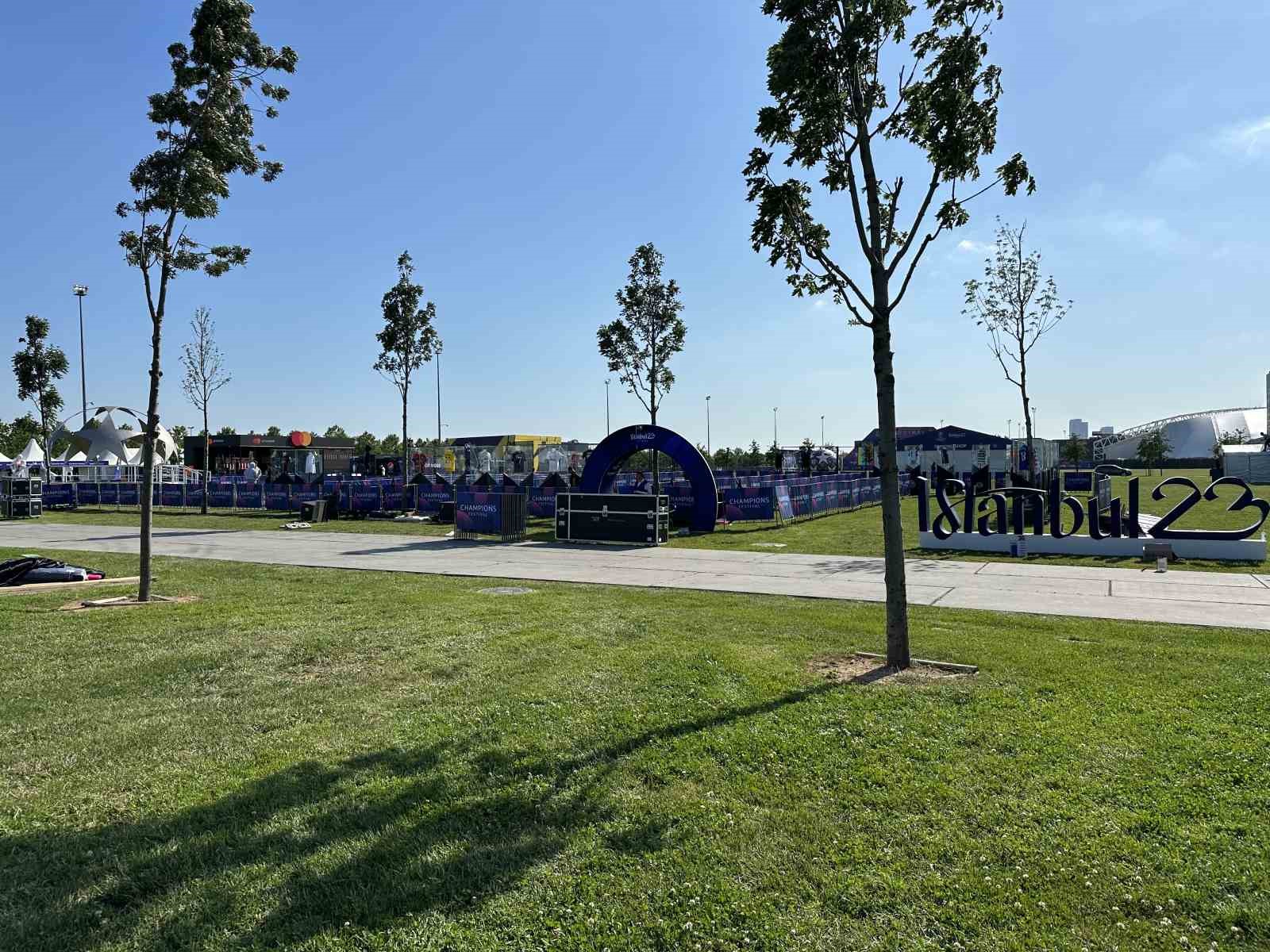 UEFA ŞAMPİYONLAR FESTİVALİ, YARIN FUTBOLSEVERLERE KAPILARINI AÇIYOR. YENİKAPI ETKİNLİK ALANI’NDA