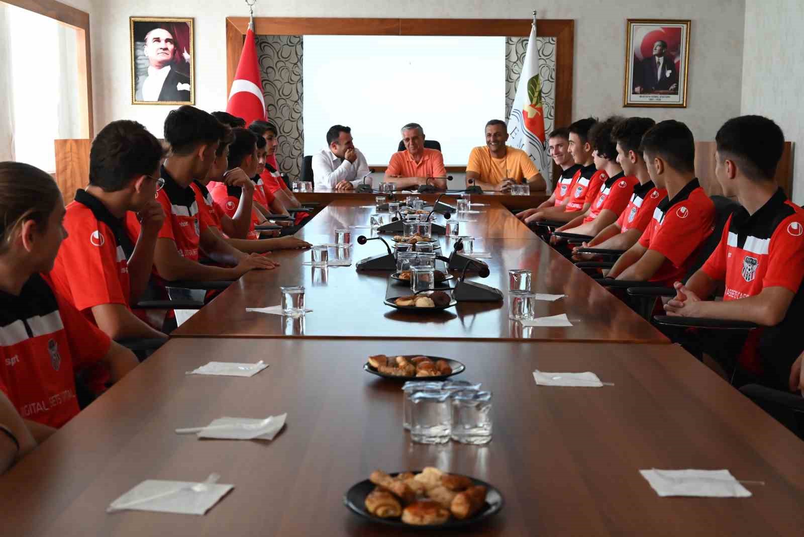U17 LİGİ PLAY OFF B GRUBU’NDA MÜCADELEDE EDEN  OFLAZ