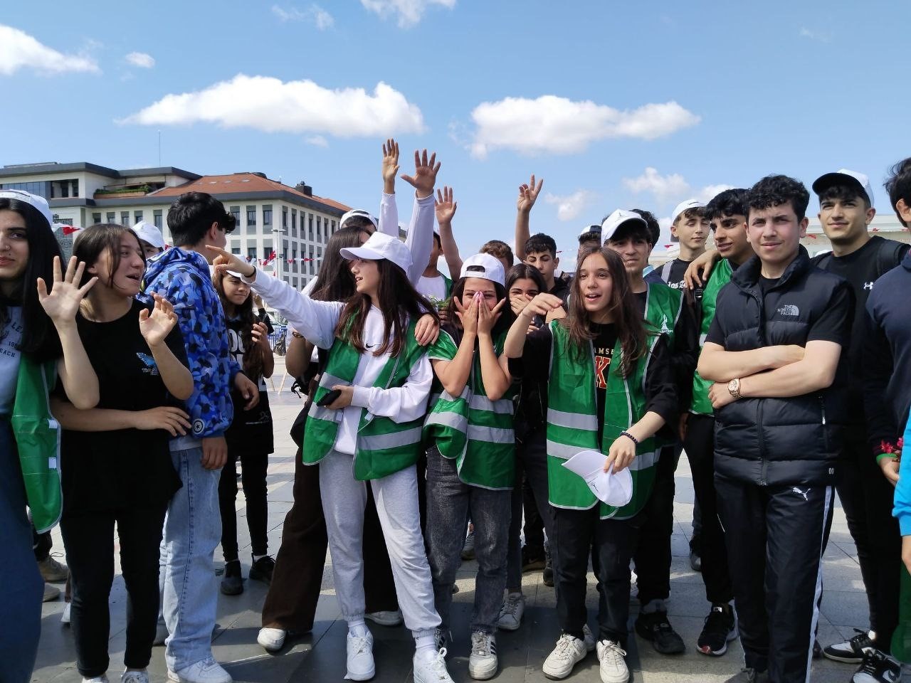 SANCAKTEPE BELEDİYESİ TARAFINDAN 'DÜNYA ÇEVRE GÜNÜ'NDE ÇOCUKLAR VE GENÇLERİN ÇEVRE