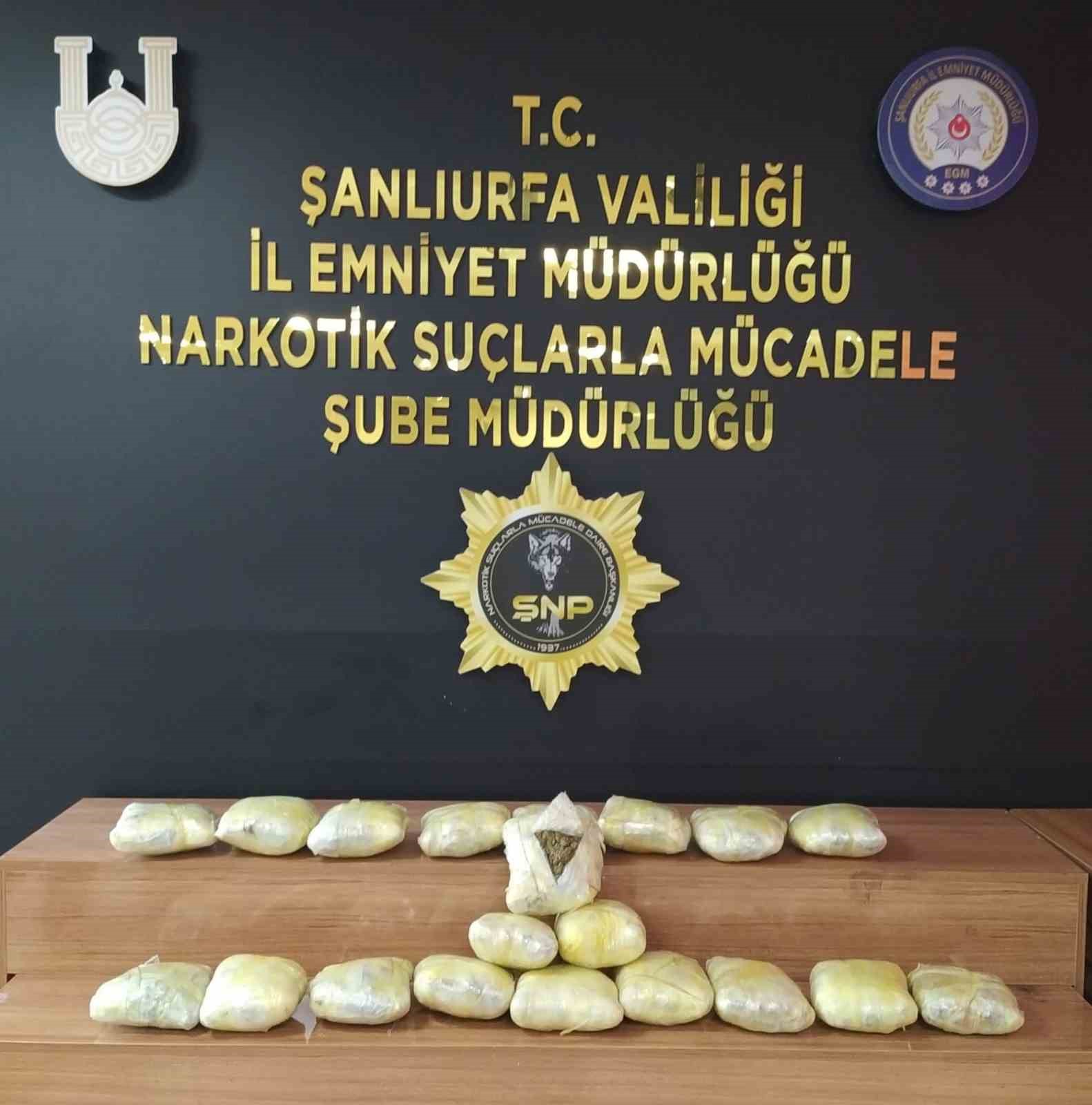 ŞANLIURFA’DA POLİS TARAFINDAN DURDURULAN ARAÇTA YAPILAN ARAMADA 20 KİLO SKUNK