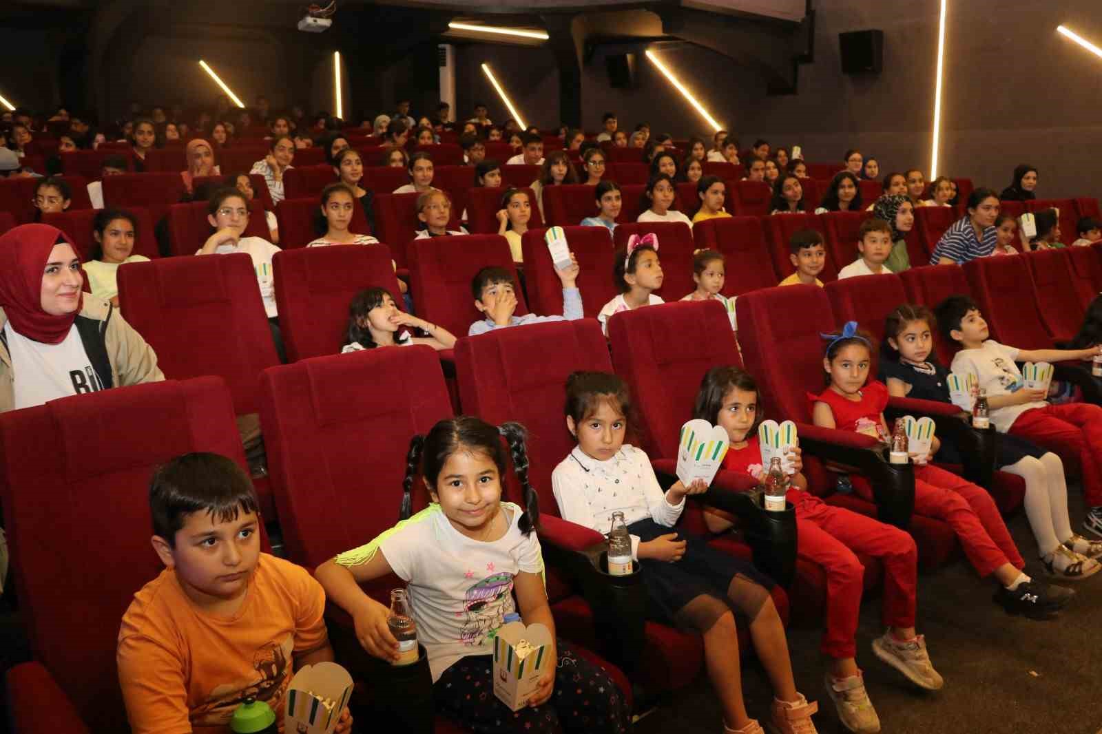 ŞANLIURFA BÜYÜKŞEHİR’DEN ÖĞRENCİLERE YÖNELİK SİNEMA ETKİNLİĞİ