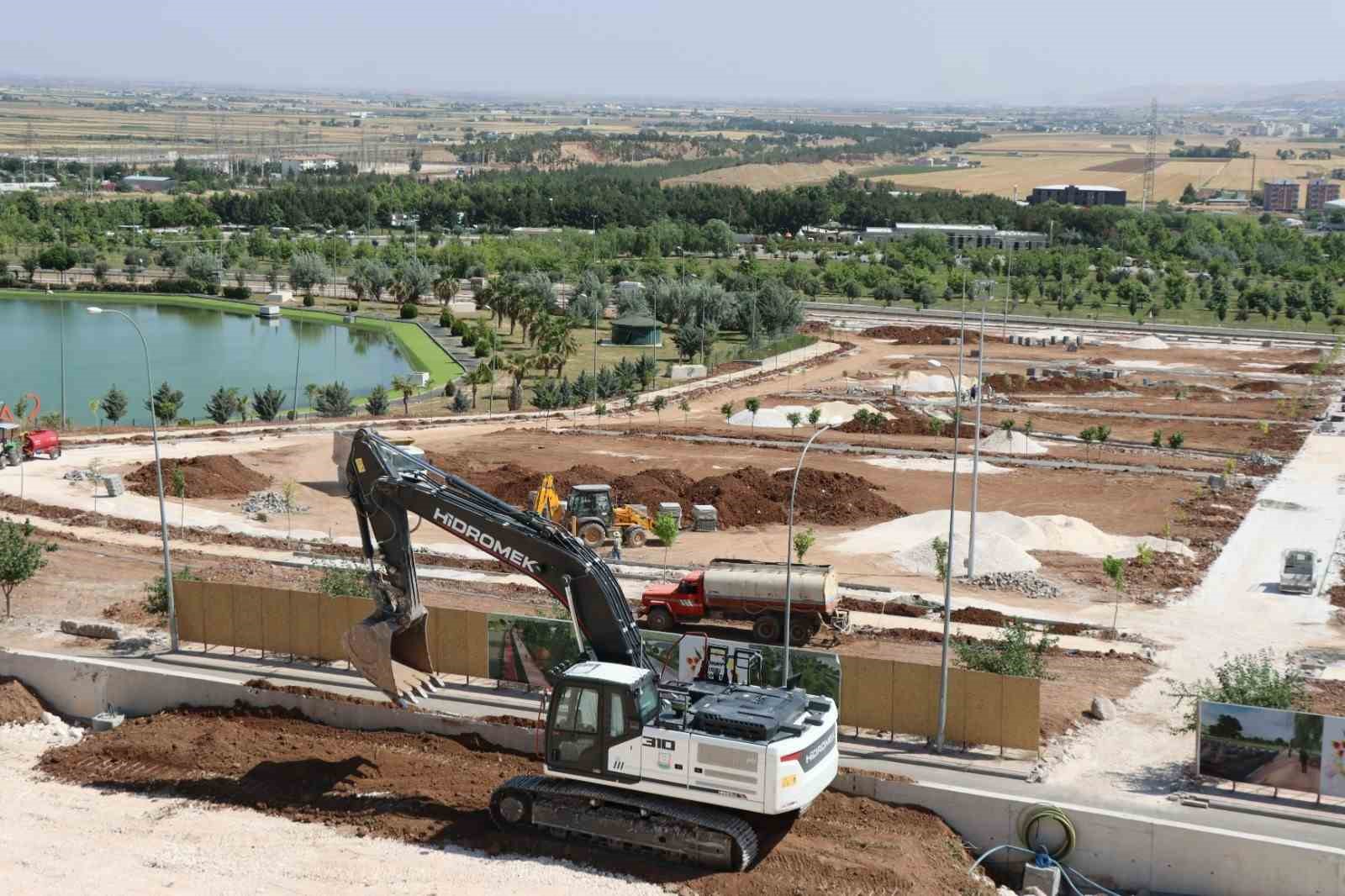 ŞANLIURFA’DA PARK ÇALIŞMALARI SÜRÜYOR