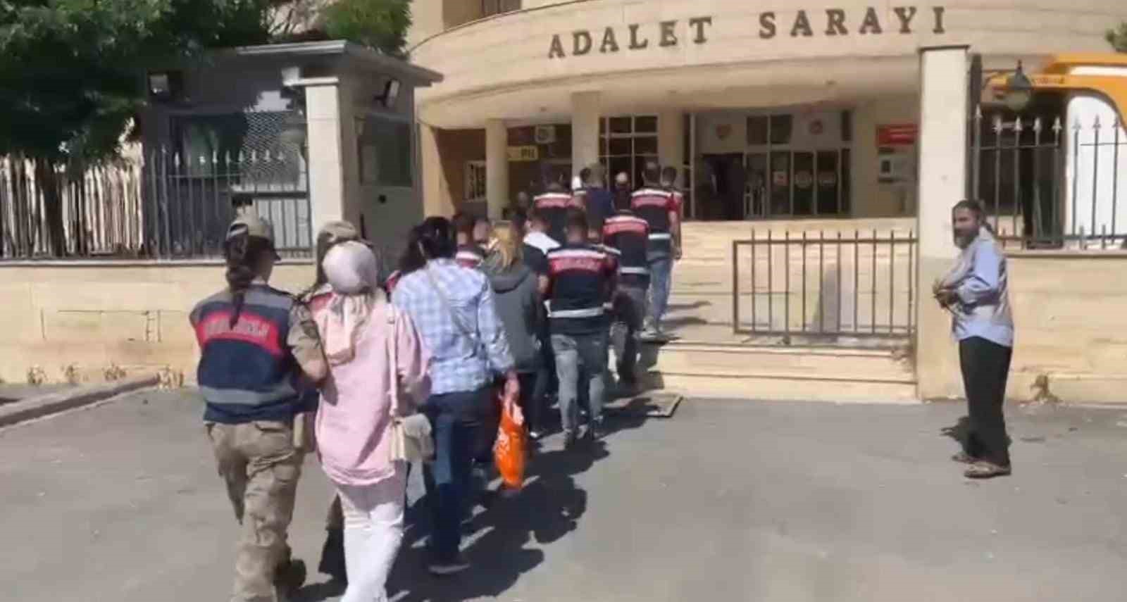 ŞANLIURFA'DA YEŞİL REÇETEYE TABİ İLAÇLARI USULSÜZ ŞEKİLDE SATTIKLARI İDDİASIYLA GÖZALTINA