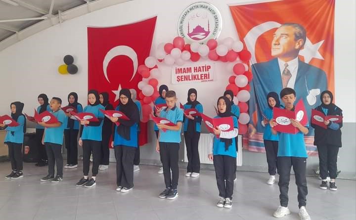 MANİSA'NIN SARIGÖL İLÇESİNDEKİ MUSTAFA METİN İMAM HATİP ORTAOKULUNDA İMAM HATİP