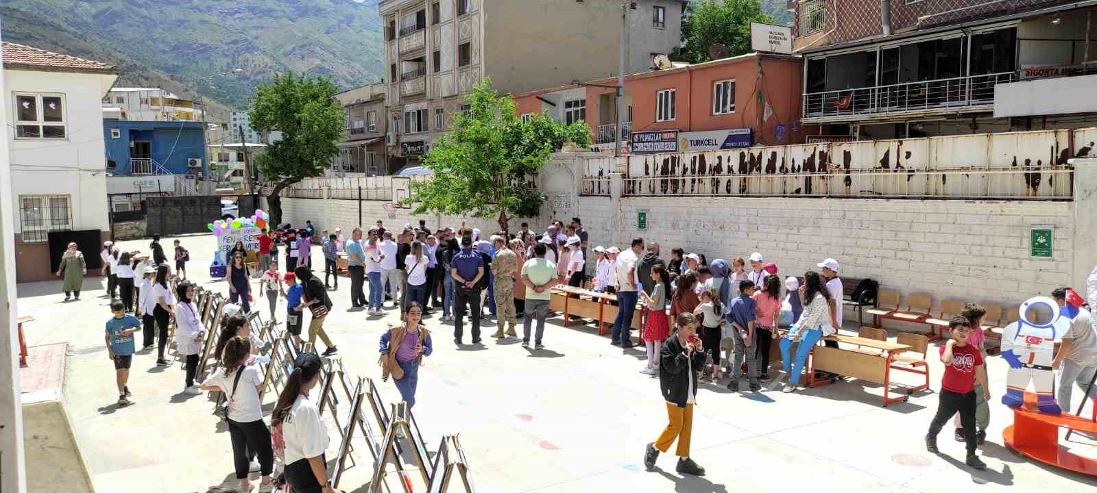 BATMAN’IN SASON İLÇESİNDE YUNUS EMRE ORTAOKULU ÖĞRENCİLERİ, ÖĞRETMENLERİ EŞLİĞİNDE YIL
