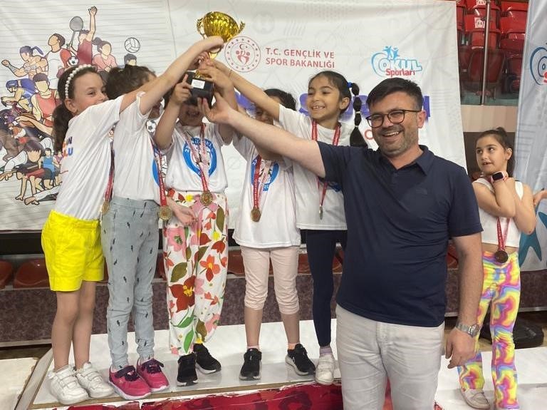 DÜZCE’DE OKUL SPORLARI MİNİKLER A-B SATRANÇ MÜSABAKALARI YAPILDI.