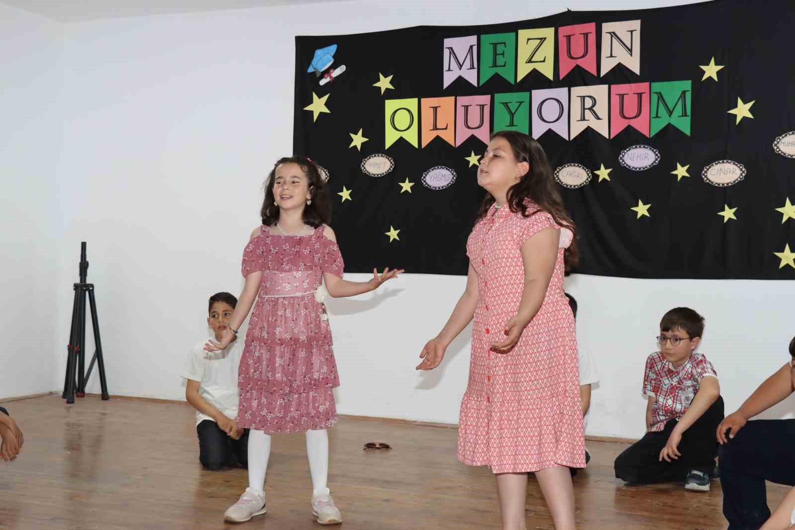 ŞEHİT MELİH ÖZCAN İLKOKULUNDA MEZUNİYET TÖRENİ YAPILDI