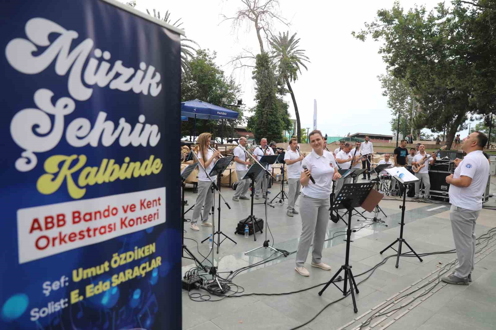 ANTALYA BÜYÜKŞEHİR BELEDİYESİ’NİN TOPHANE ÇAY BAHÇESİ’NDE DÜZENLEDİĞİ “MÜZİK ŞEHRİN KALBİNDE”