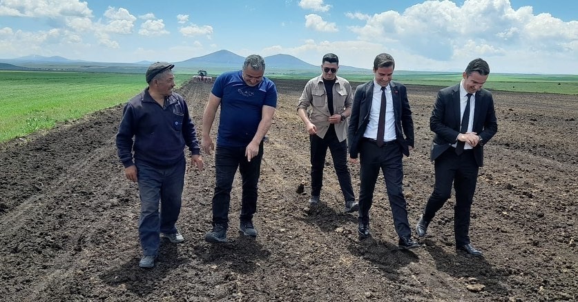 SELİM’DE ÇİFTÇİLER YAĞLIK AYÇİÇEĞİ EKİMİNE BAŞLADI(KARS-İHA)