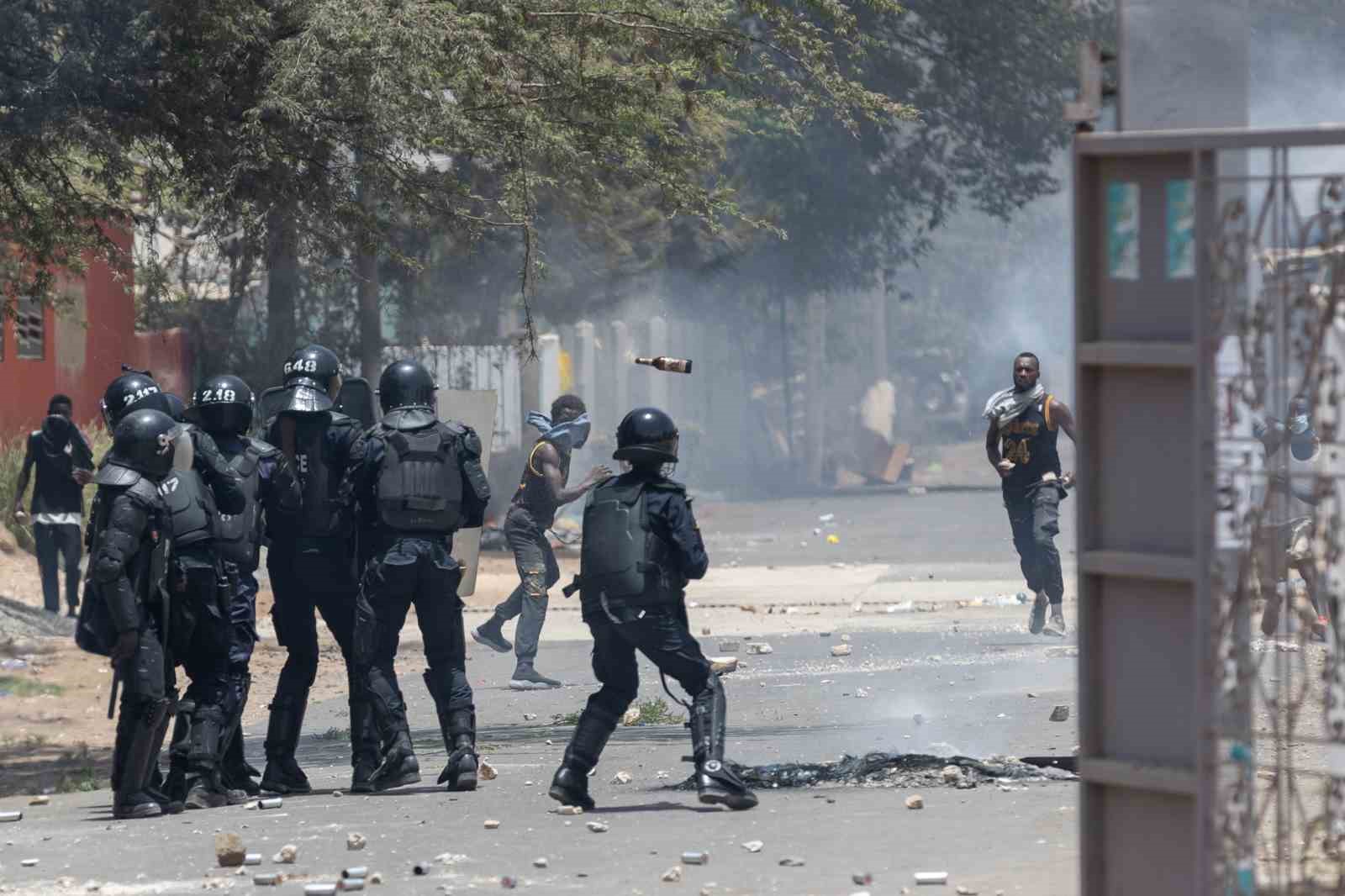 SENEGAL’DE MAHKEMENİN MUHALEFET LİDERİ OUSMANE SONKO'YU 2 YIL HAPİS CEZASINA
