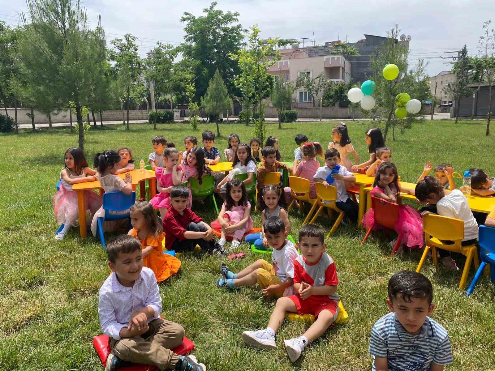 SİİRT BELEDİYESİ BÜNYESİNDEKİ KREŞTE MİNİK ÖĞRENCİLER, YILSONU HEYECANI YAŞADI.