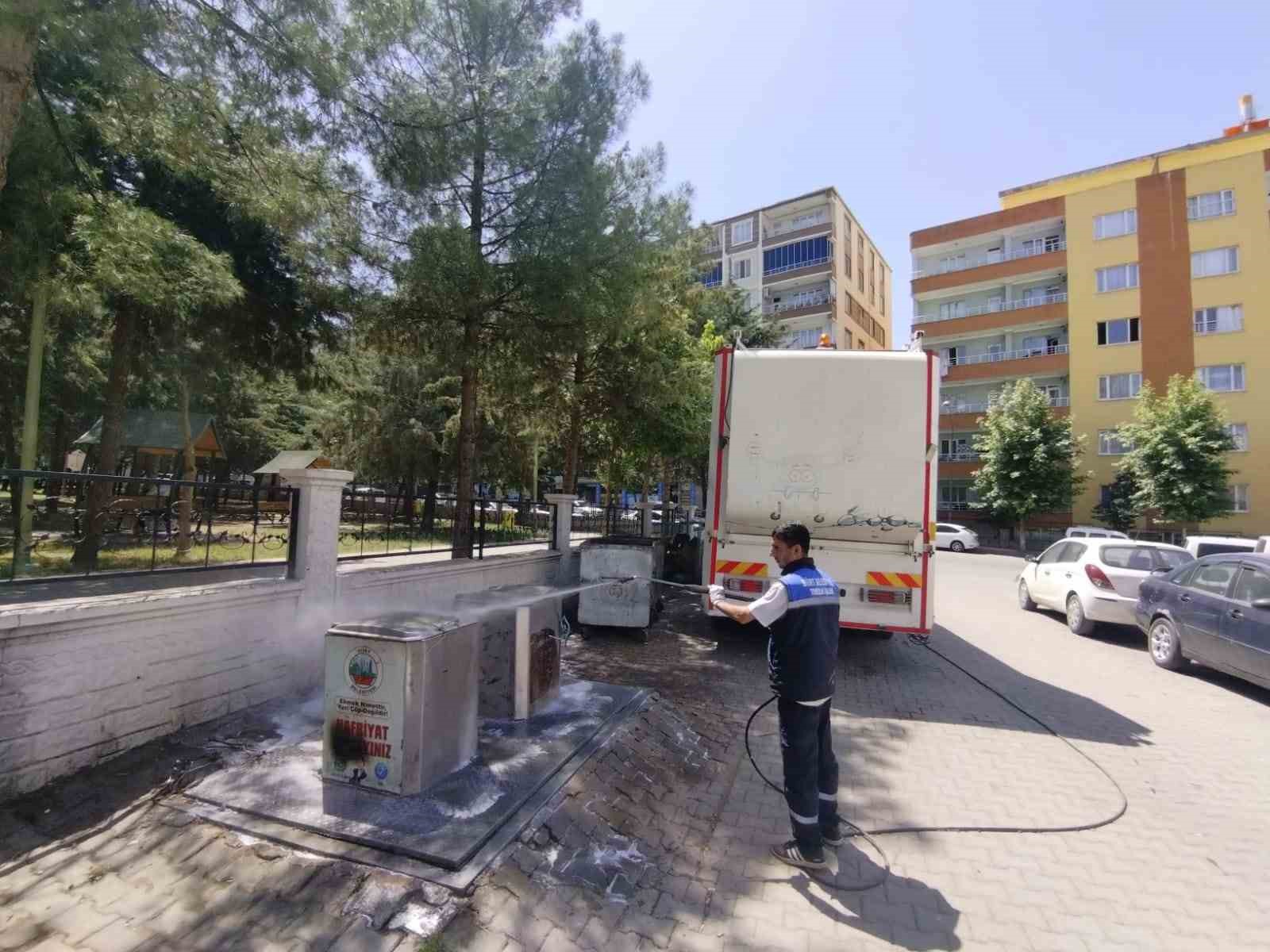 SİİRT BELEDİYESİ TEMİZLİK İŞLERİ MÜDÜRLÜĞÜ TARAFINDAN KENT GENELİNDEKİ ÇÖP KONTEYNERLERİ