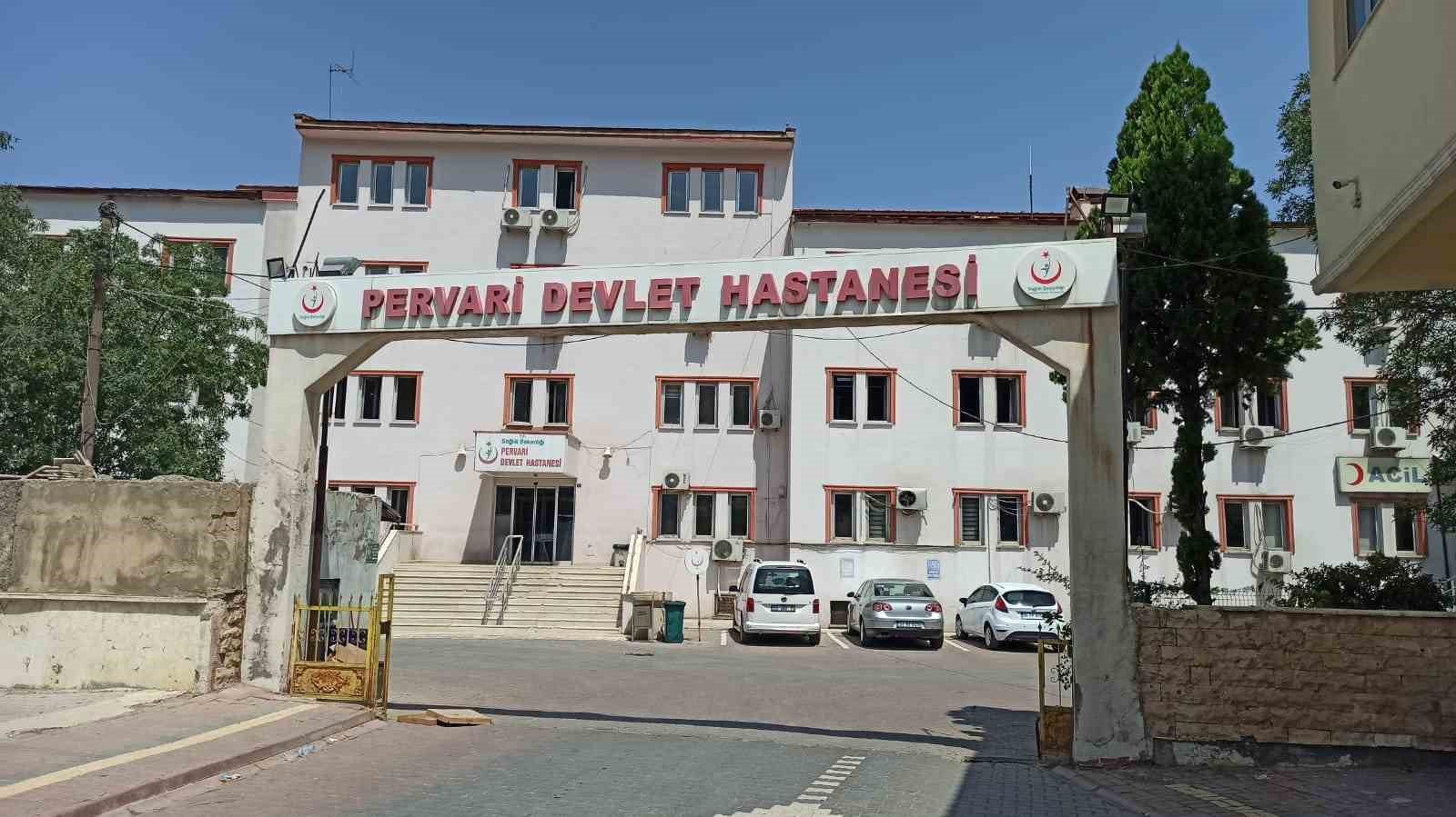 YARALI, 112 ACİL SAĞLIK EKİPLERİNCE PERVARİ DEVLET HASTANESİNE KALDIRILDI.