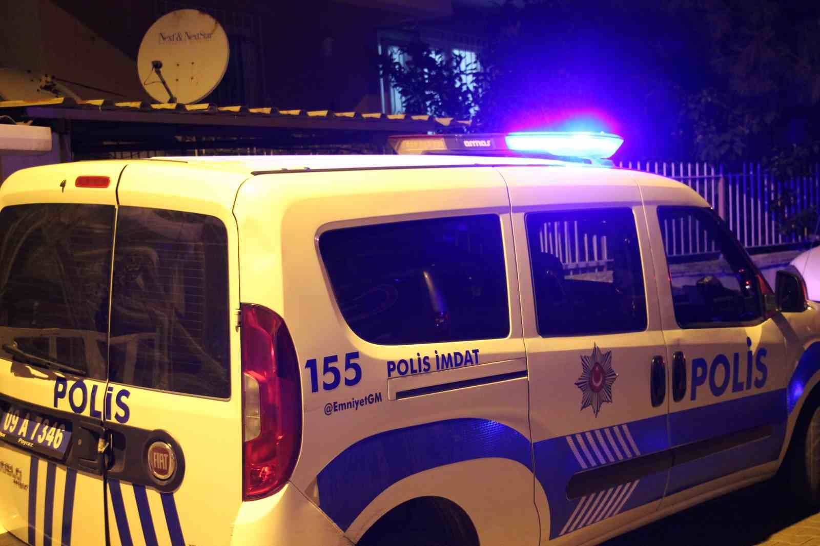 AYDIN'IN EFELER İLÇESİNDE BİR KİŞİ EVİNİN BALKONUNDA SİLAHLA VURULMUŞ HALDE