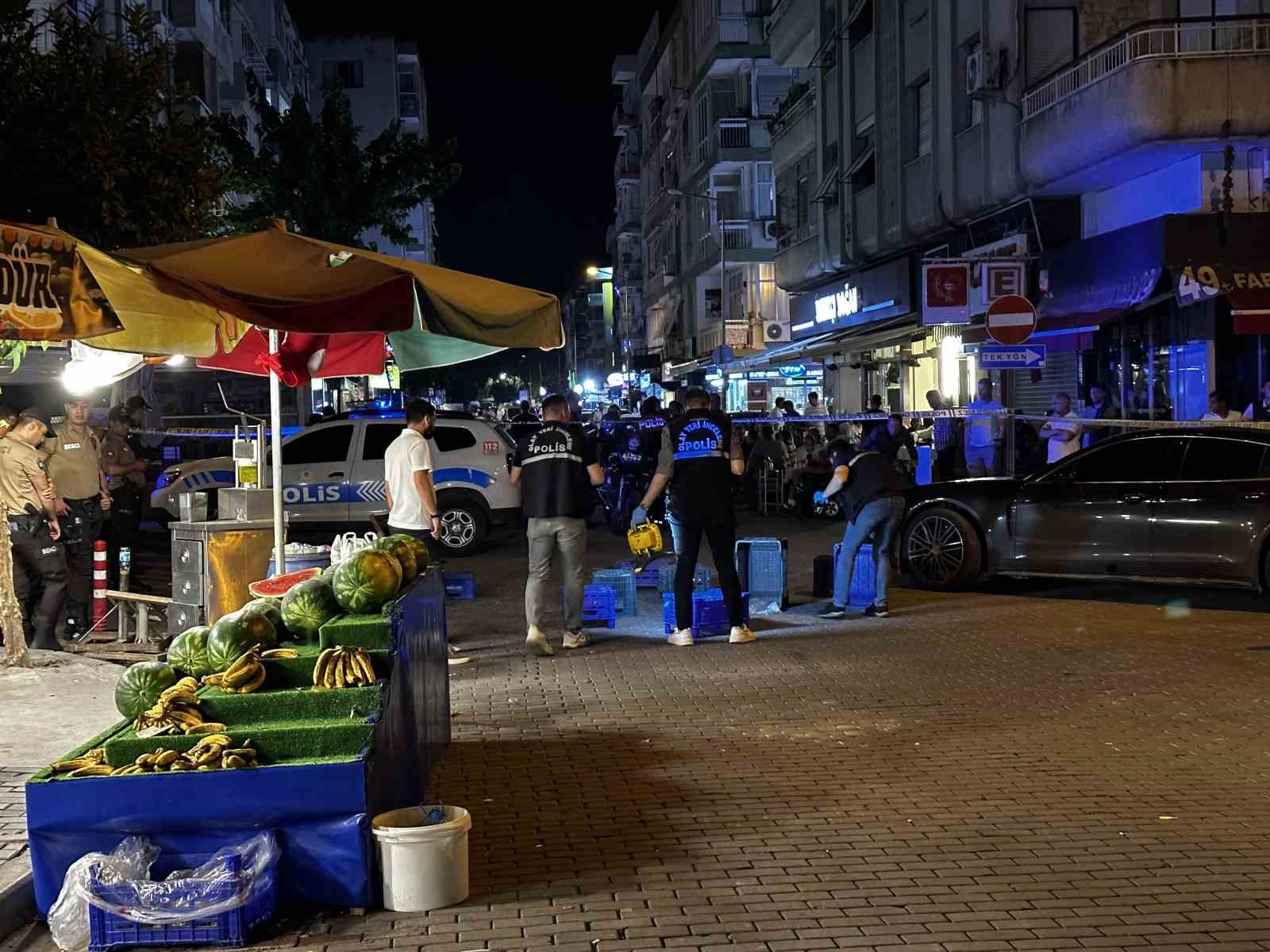 İZMİR’İN KARŞIYAKA İLÇESİNDE SİLAHLI KAVGA OLAYINA GİDEN POLİS MEMURU, AYAĞINDAN