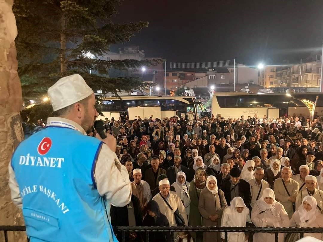 SİMAV’DA 75 HACI ADAYI KUTSAL TOPRAKLARA UĞURLANDI
