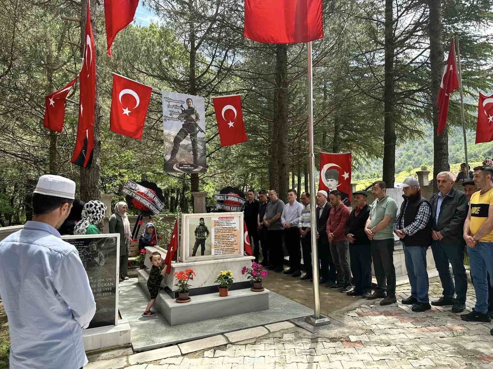 SİMAV’DA ŞEHİT JANDARMA UZMAN ÇAVUŞ EMRE ÜÇKAN DUALARLA ANILDI