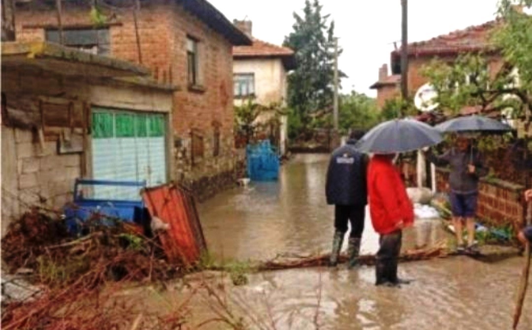 SİMAVLILAR SAĞANAK YAĞIŞLARDAN OLUMSUZ ETKİLENDİ