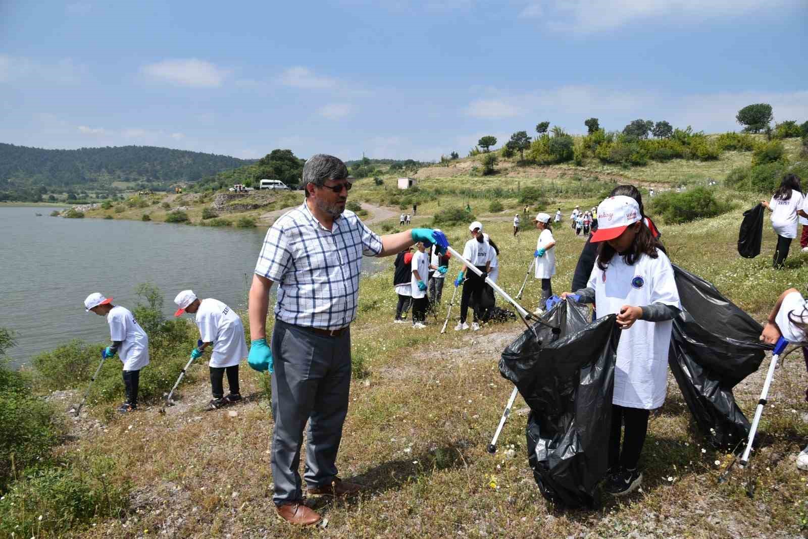 SINDIRGI'DA TEMİZ ÇEVRE ETKİNLİKLERİ GERÇEKLEŞTİ