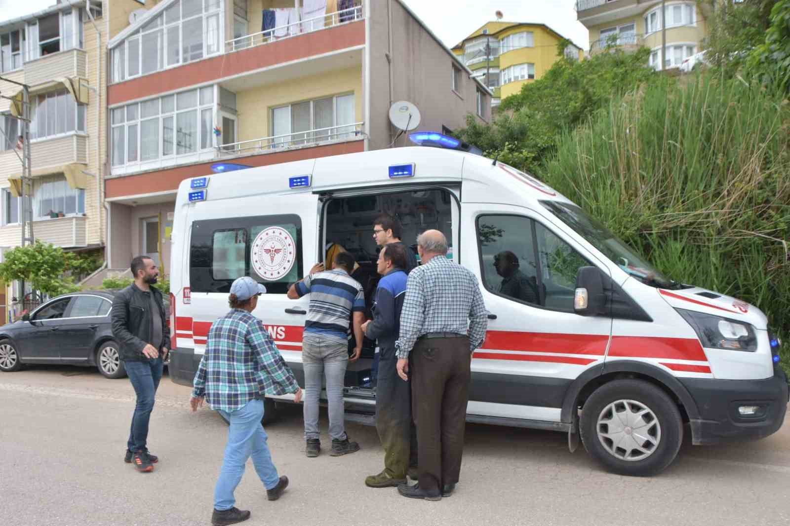 SİNOP’TA KASİSTEN GEÇERKEN DEVRİLEN MOTOSİKLETİN SÜRÜCÜSÜ YARALANDI.