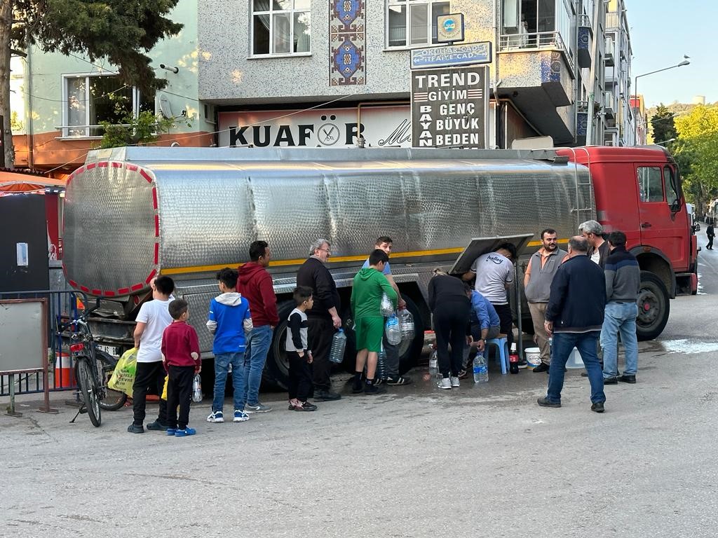 SAĞANAĞIN ARDINDAN SU KESİNTİSİNİN YAŞANDIĞI SİNOP’TA, VATANDAŞLARA TANKERLE SU DAĞITIMI