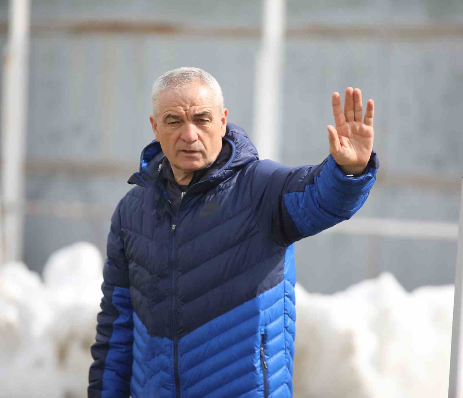 DG SİVASSPOR İLE YOLLARI AYRILAN TEKNİK DİREKTÖR RIZA ÇALIMBAY’IN KIRMIZI-BEYAZLI