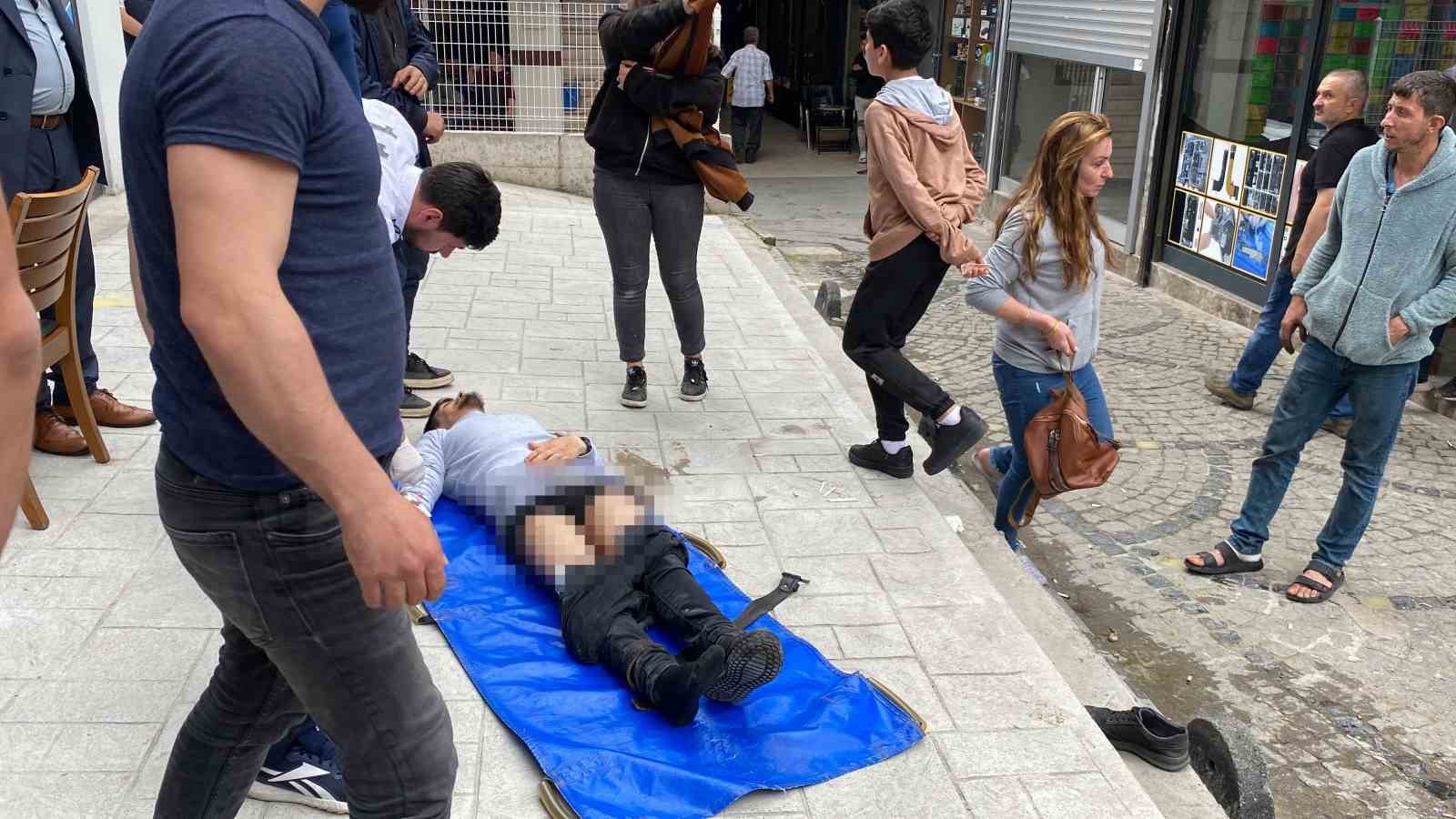 KOCAELİ’NİN GÖLCÜK İLÇESİNDE SOKAK ORTASINDA ÇIKAN BIÇAKLI KAVGADA 2 KİŞİ