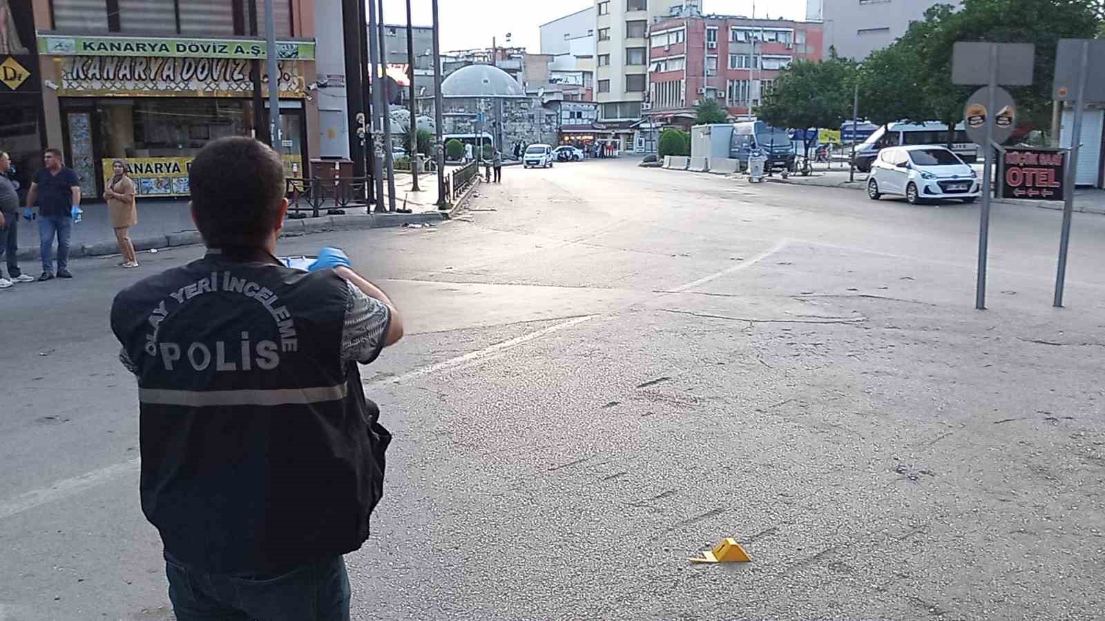 OLAY, SEYHAN İLÇESİNE BAĞLI 5 OCAK MEYDANI'NDA GERÇEKLEŞTİ.