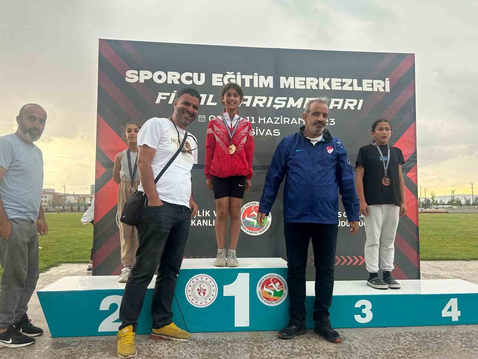 SÖKELİ HİLAL İNCE İKİ DALDA TÜRKİYE BİRİNCİLİĞİ GURURU YAŞATTI