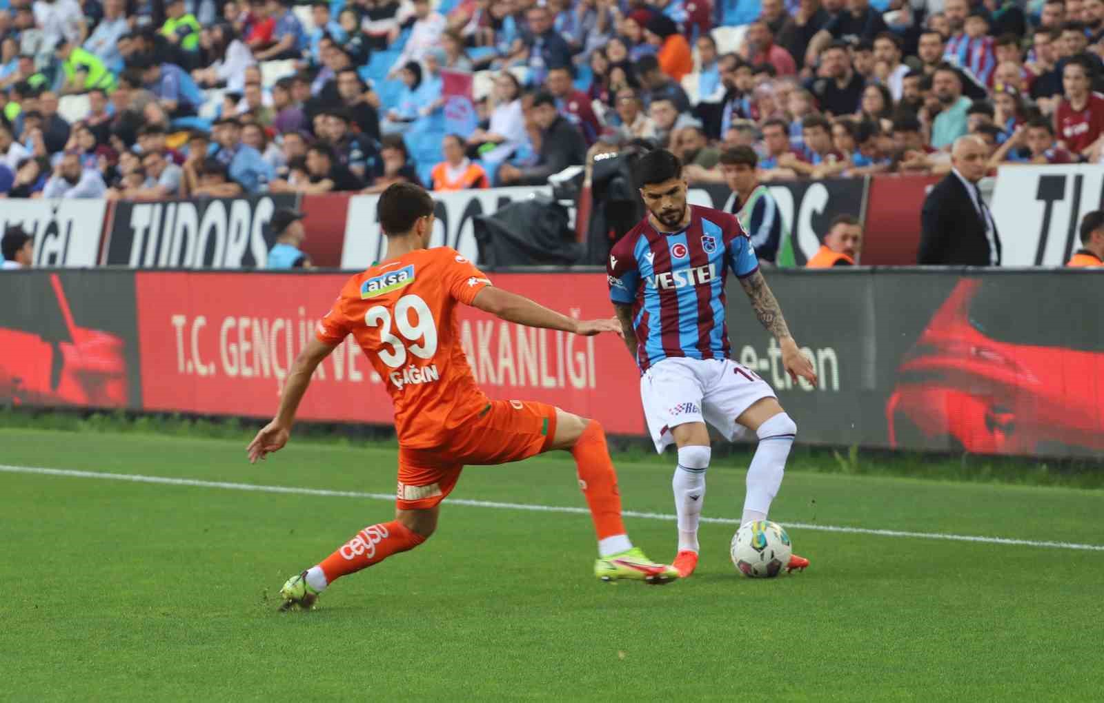 SPOR TOTO SÜPER LİG'DE TRABZONSPOR İLE ALANYASPOR KARŞILAŞTI. MÜSABAKAYI BORDO-MAVİLİLER