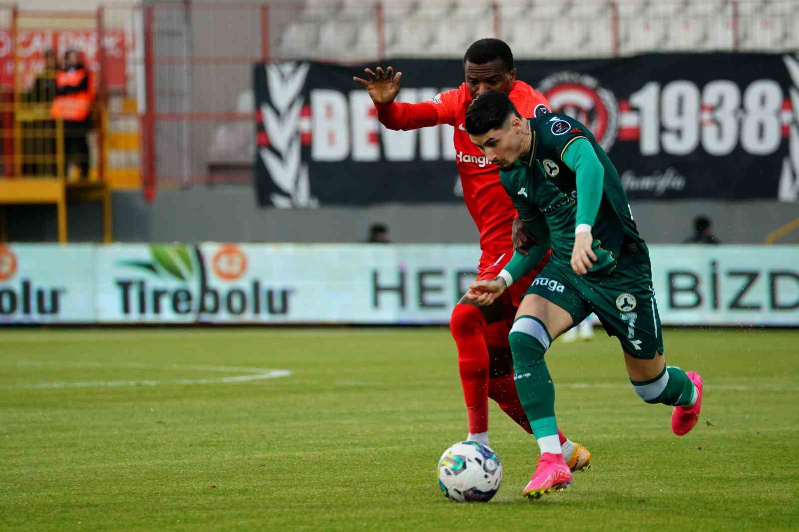 Spor Toto Süper Lig: Ümraniyespor: 0 – Giresunspor: 0 (Maç devam ediyor) SPOR TOTO SÜPER LİG'İN 37. HAFTASINDA ÜMRANİYESPOR, GİRESUNSPOR'U KONUK EDİYOR.