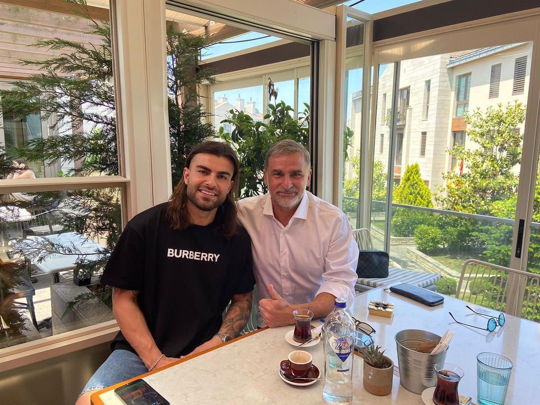 A MİLLİ FUTBOL TAKIMI TEKNİK DİREKTÖRÜ STEFAN KUNTZ, GALATASARAYLI FUTBOLCU