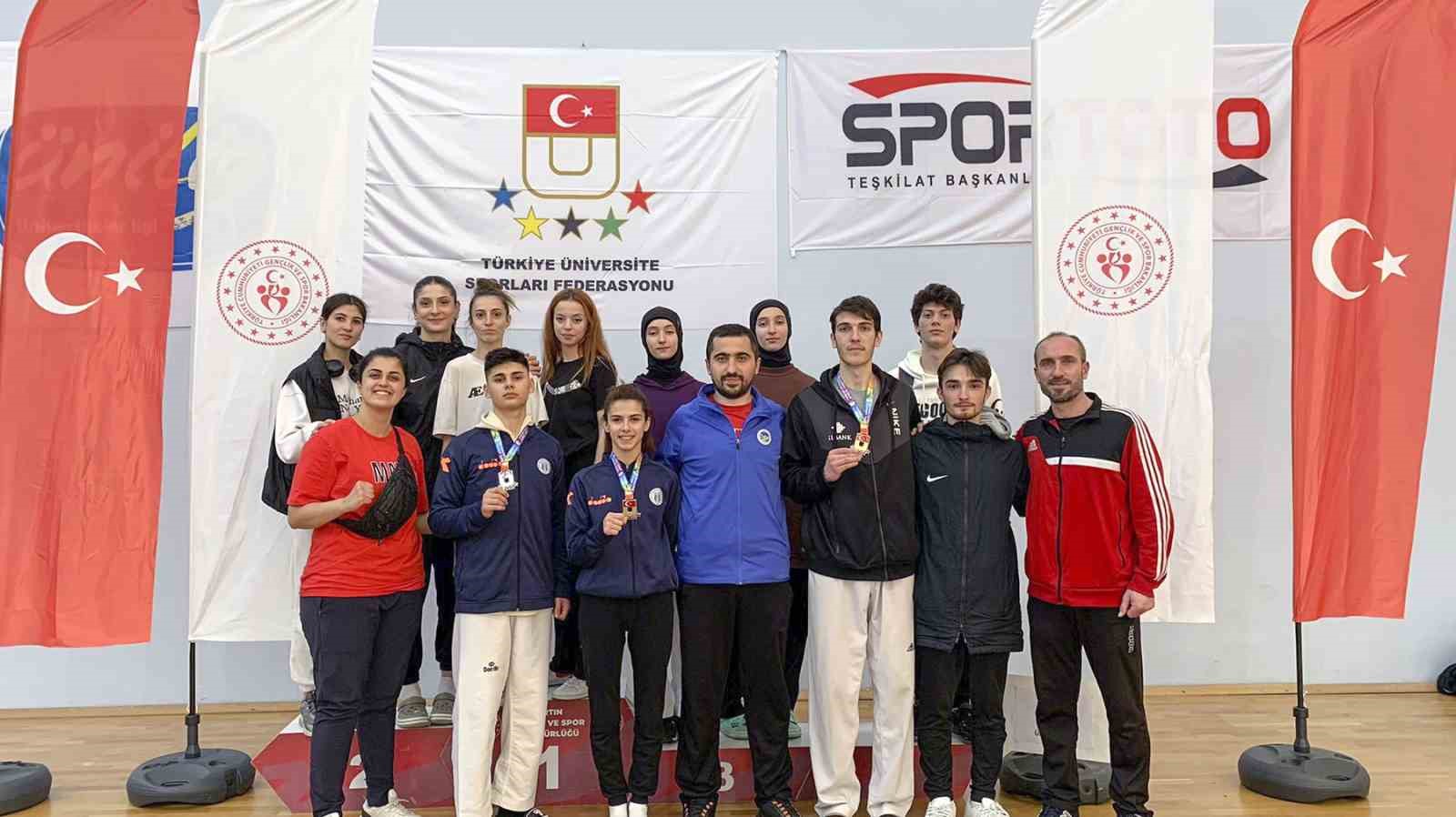SUBÜ ÖĞRENCİLERİ, BARTIN’DA DÜZENLENEN ÜNİLİG TÜRKİYE TEKVANDO ŞAMPİYONASI’NDA BİR ALTIN