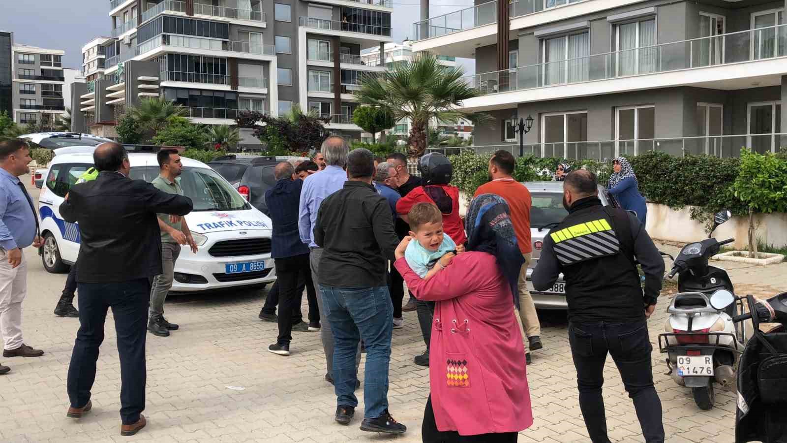 AYDIN’IN NAZİLLİ İLÇESİNDE MEYDANA GELEN BİR TRAFİK KAZASINDA İKİ ARAÇ