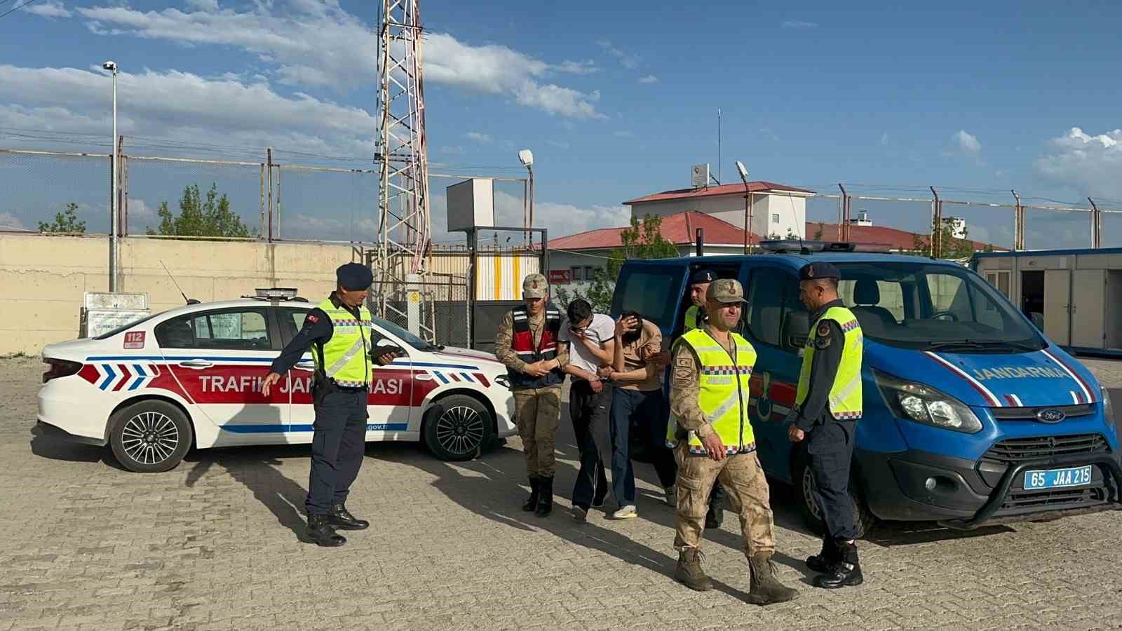 VAN’IN ERCİŞ İLÇE JANDARMA KOMUTANLIĞI EKİPLERİ TARAFINDAN ŞÜPHE ÜZERİNE DURDURULAN