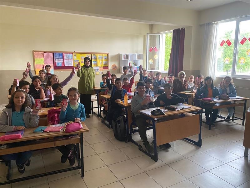 DÜZCE’DE DÜNYA SÜT GÜNÜ’NDÜ ÖĞRENCİLERİ SÜT VE SÜT ÜRÜNLERİNİN İNSAN
