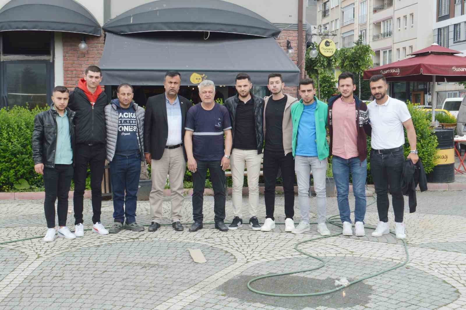 TAKIMDAN ARKADAŞLARINI EN GÜZEL GÜNLERİNDE YALNIZ BIRAKMADILAR