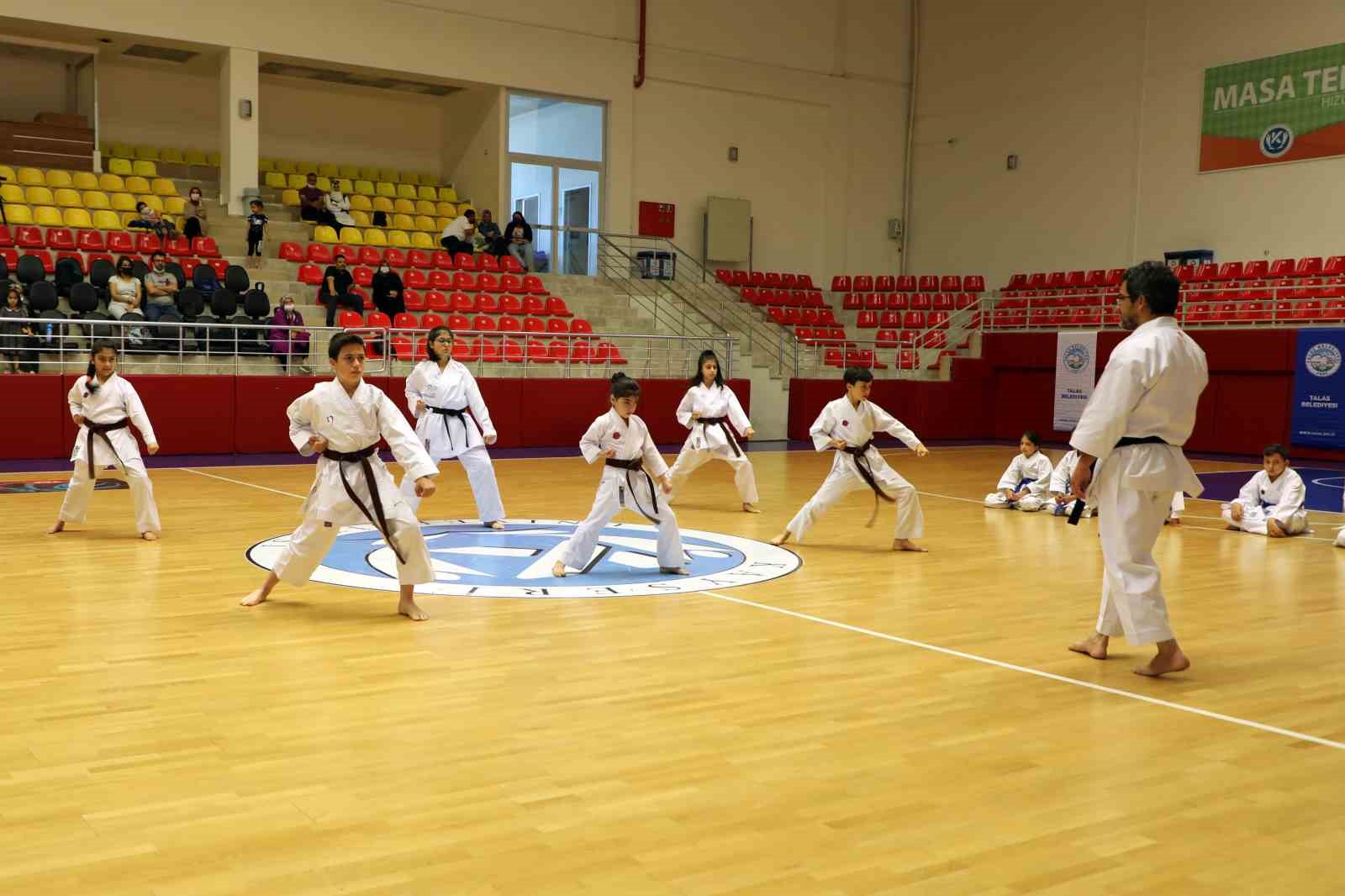 TALAS BELEDİYESİNİN ÇOCUKLARI SPORLA BULUŞTURMAK VE YETENEKLİ GENÇLERİ KEŞFETMEK AMACIYLA