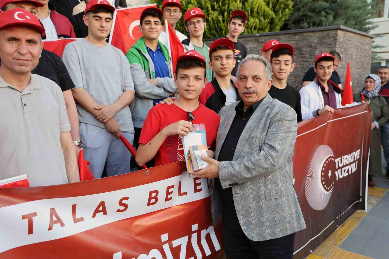 TALAS BELEDİYESİ, CUMHURİYETİN KURULUŞUNUN 100. YILI KAPSAMINDA İLÇEDEKİ GENÇLERE YÖNELİK