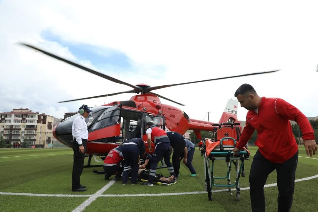 MALATYA'DA YENİDEN FAALİYETLERİNE BAŞLAYAN 112 HAVA AMBULANSI DARENDE İLÇESİNDEKİ HASTAYI