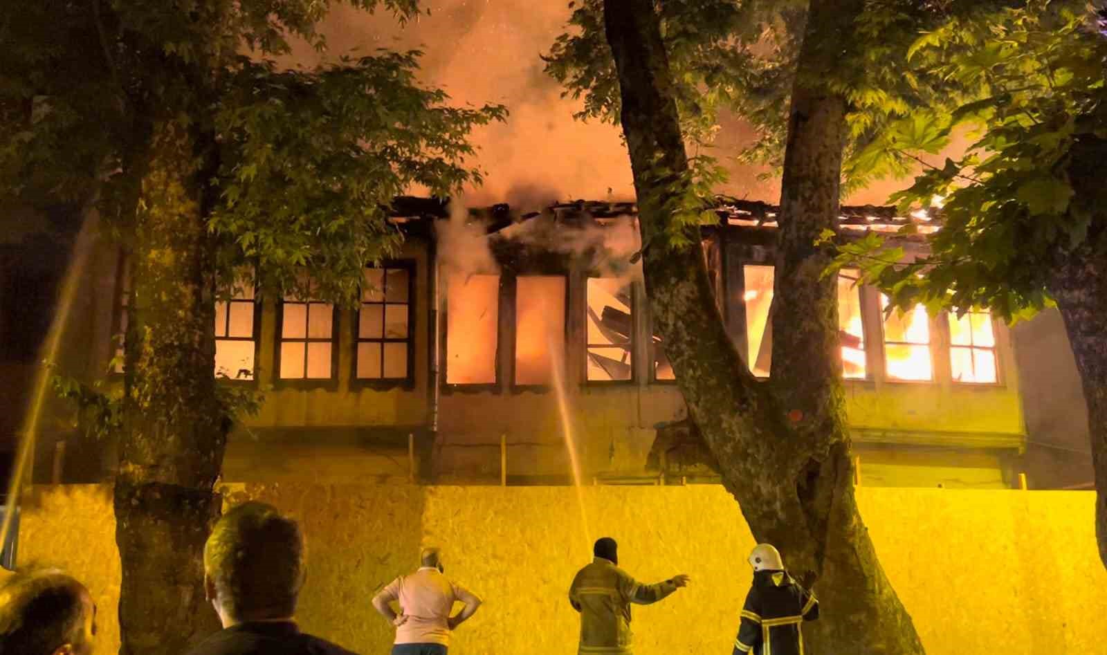 BURSA'NIN İNEGÖL İLÇESİ CUMA MAHALLESİNDE BULUNAN 2 KATLI AHŞAP TARİHİ
