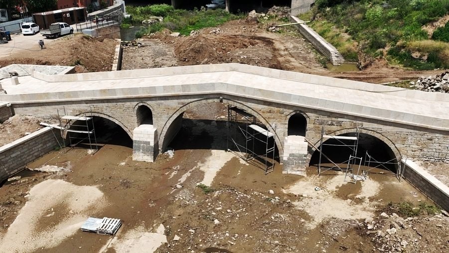 DİLOVASI'NDA MİMAR SİNAN'IN 16'NCI YÜZYILDA YAPTIĞI, 3 KEMERLİ VE 65