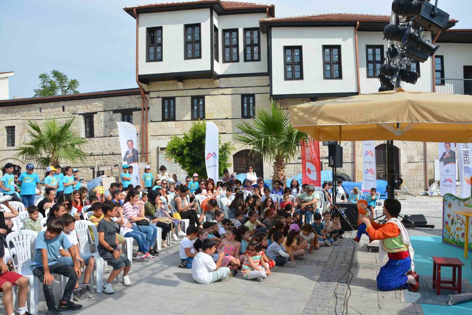 MERSİN BÜYÜKŞEHİR BELEDİYESİ ŞEHİR TİYATROSU, TARİHİ TARSUS EVLERİNİN BULUNDUĞU KIZILMURAT