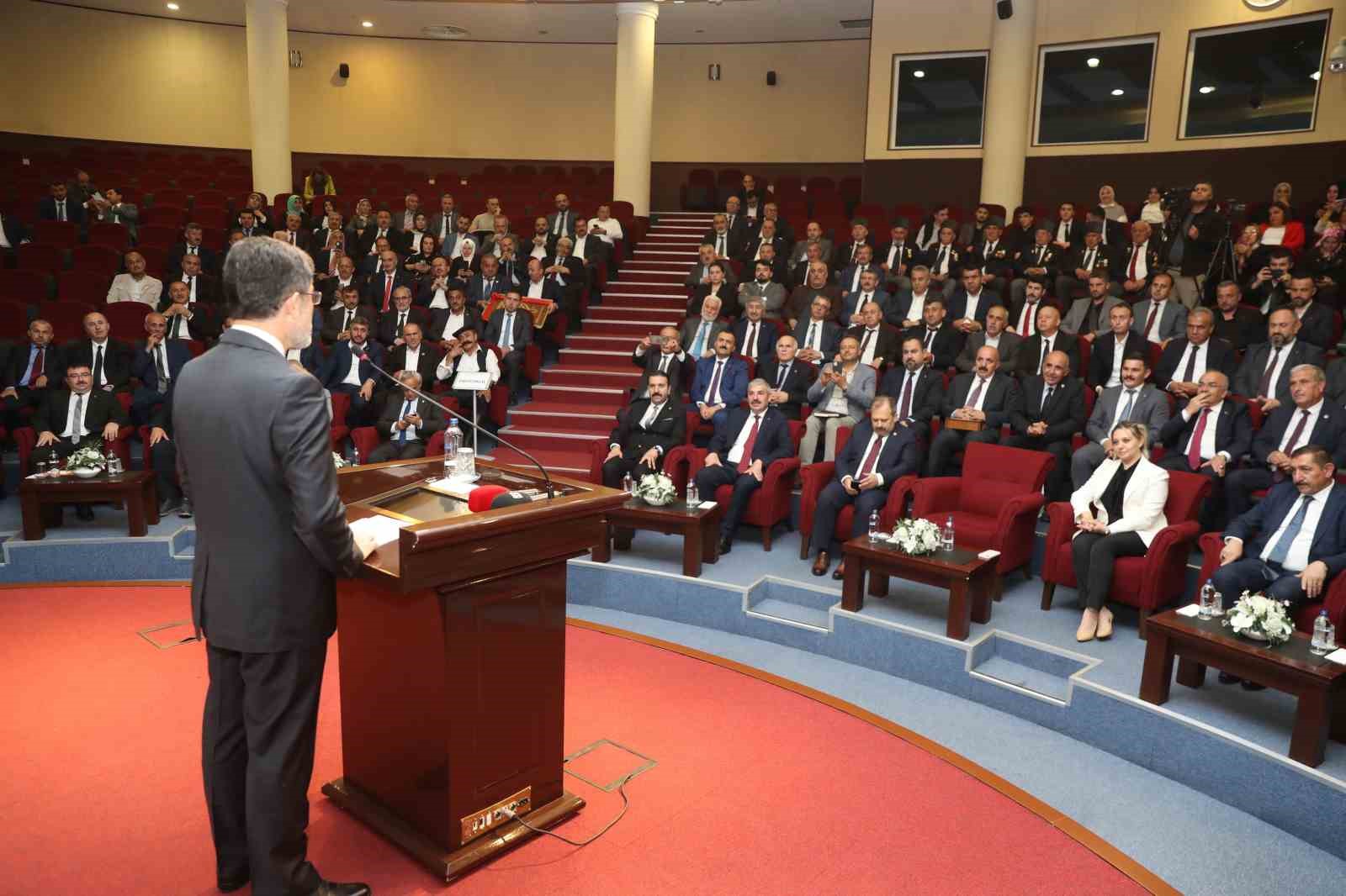 TARIM VE ORMAN BAKANI İBRAHİM YUMAKLI, ARALARINDA MİLLETVEKİLLERİ VE BELEDİYE