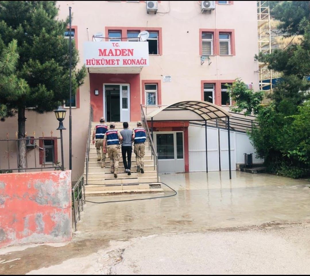 ELAZIĞ’DA BİR TARLADAN 6 ADET GÜNEŞ PANELİNİ ÇALAN 2 ŞÜPHELİ,