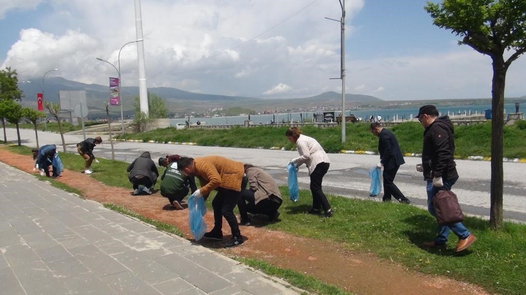 BİTLİS’İN TATVAN İLÇESİNDE “DÜNYA TÜTÜNSÜZ GÜNÜ” DOLAYISIYLA ETKİNLİK DÜZENLENDİ.
