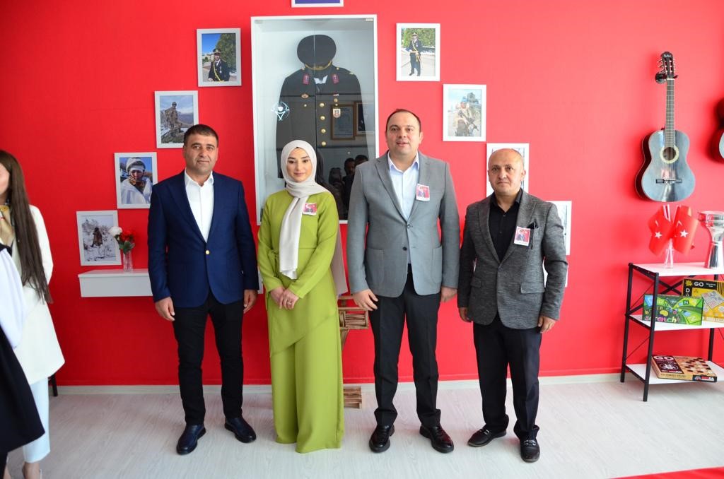 BİTLİS’İN TATVAN İLÇESİ CUMHURİYET ORTAOKULU'NDA "ŞEHİT JANDARMA KOMANDO BAKİ KOÇAK