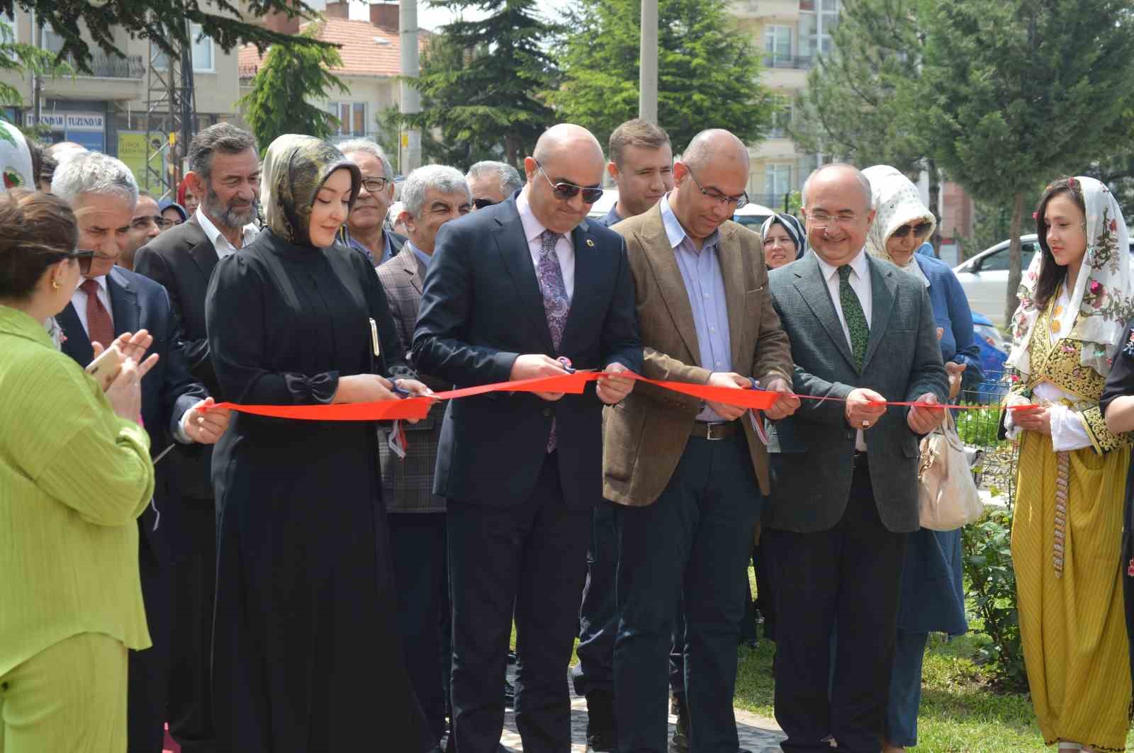 TAVŞANLI HALK EĞİTİM MERKEZİ YIL SONU SERGİSİ AÇILDI